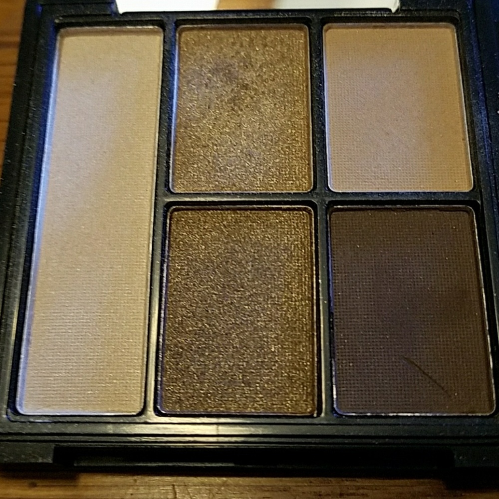 E.l.f eyeshadow bundle - Picture 2 of 3